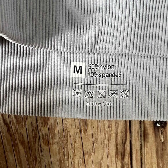 OQQ Women's Crop Top Ribbed Seamless Workout Exercise Long Sleeve Crop Medium - Picture 6 of 9